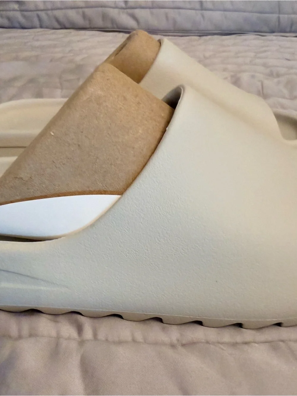 Yeezy lounge color round